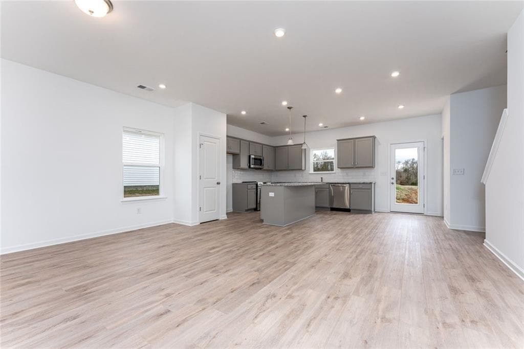 3 bedroom, 3 bathroom, 1,758 sq ft single family residence under contract at 700 Euharlee Road, Cartersville, GA 30120 — photo 3