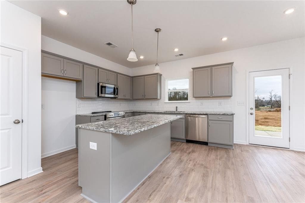3 bedroom, 3 bathroom, 1,758 sq ft single family residence under contract at 700 Euharlee Road, Cartersville, GA 30120 — photo 5