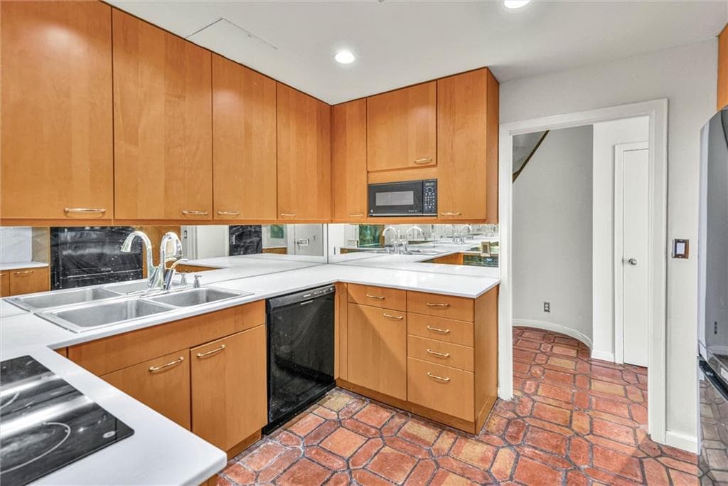 3 bedroom, 3 bathroom, 1,980 sq ft condominium for sale at 147 15th Street 15D, Atlanta, GA 30309 — photo 2