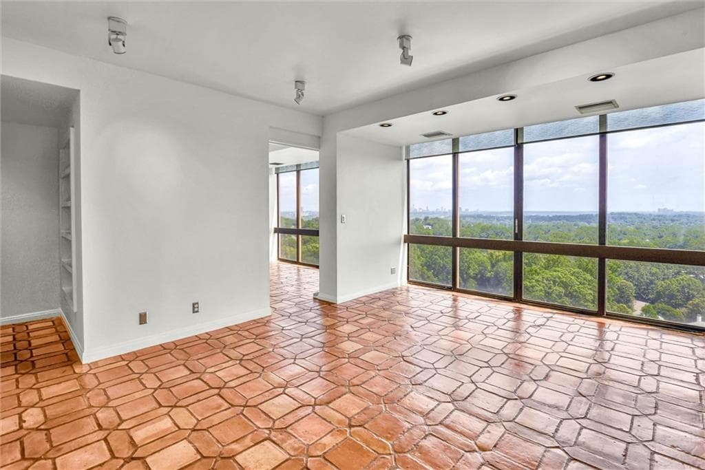 3 bedroom, 3 bathroom, 1,980 sq ft condominium for sale at 147 15th Street 15D, Atlanta, GA 30309 — photo 1 of 31