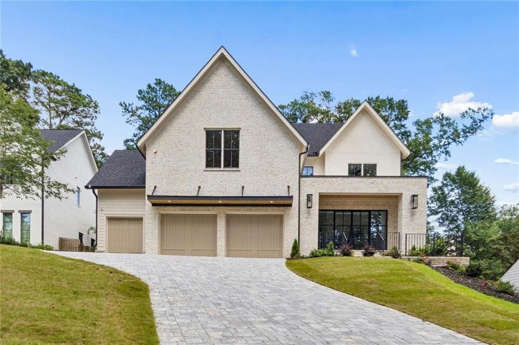 6 bedroom, 8 bathroom, 6,410 sq ft single family residence under contract at 3035 Parkridge Drive, Brookhaven, GA 30319 — photo 3
