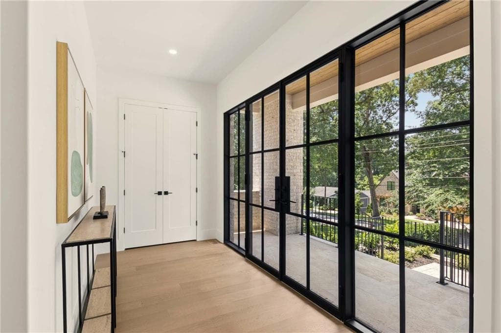 6 bedroom, 8 bathroom, 6,410 sq ft single family residence under contract at 3035 Parkridge Drive, Brookhaven, GA 30319 — photo 7