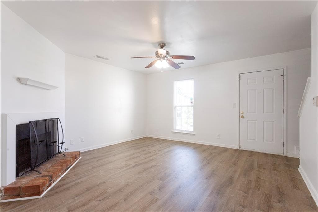 2 bedroom, 3 bathroom, 1,092 sq ft townhouse for rent at 1585 Springleaf Point, Smyrna, GA 30080 for $1,700 a month — photo 2