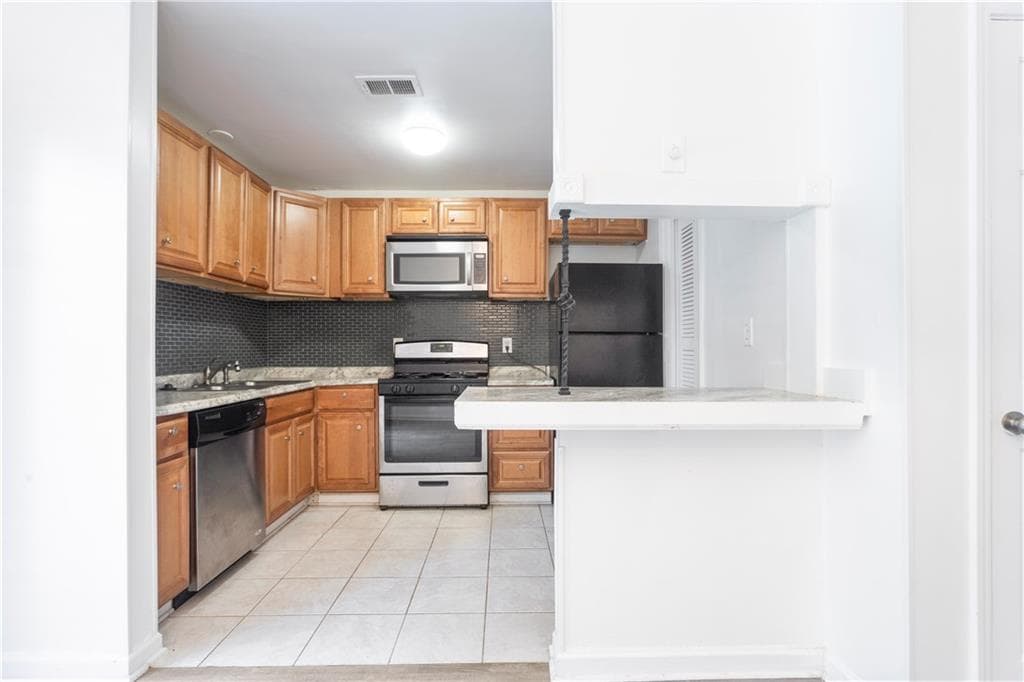 2 bedroom, 3 bathroom, 1,092 sq ft townhouse for rent at 1585 Springleaf Point, Smyrna, GA 30080 for $1,700 a month — photo 8