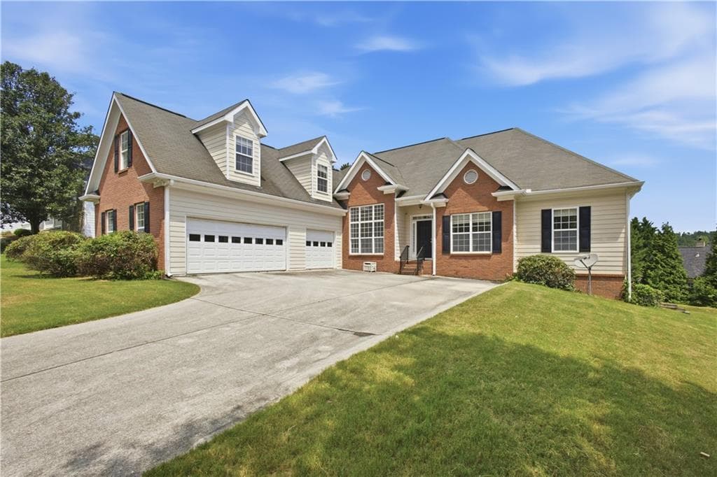 6 bedroom, 4 bathroom, 5,168 sq ft home for sale at 642 Aya Circle, Loganville, GA