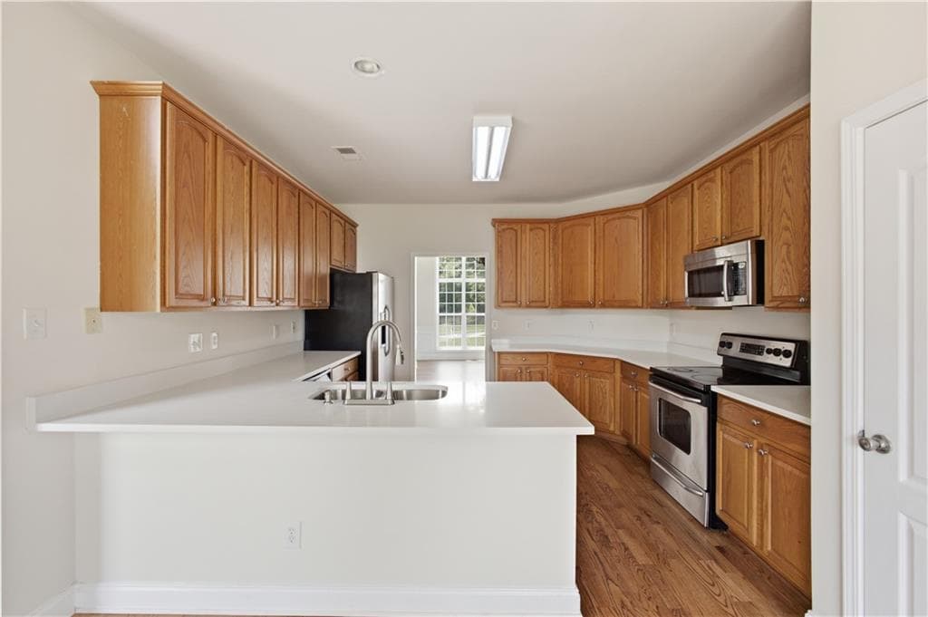 6 bedroom, 4 bathroom, 5,168 sq ft single family residence for sale at 642 Aya Circle, Loganville, GA 30052 — photo 7