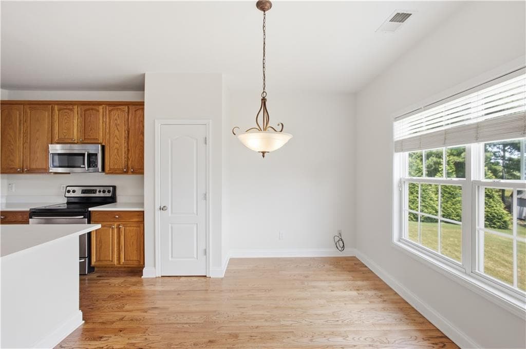 6 bedroom, 4 bathroom, 5,168 sq ft single family residence for sale at 642 Aya Circle, Loganville, GA 30052 — photo 9