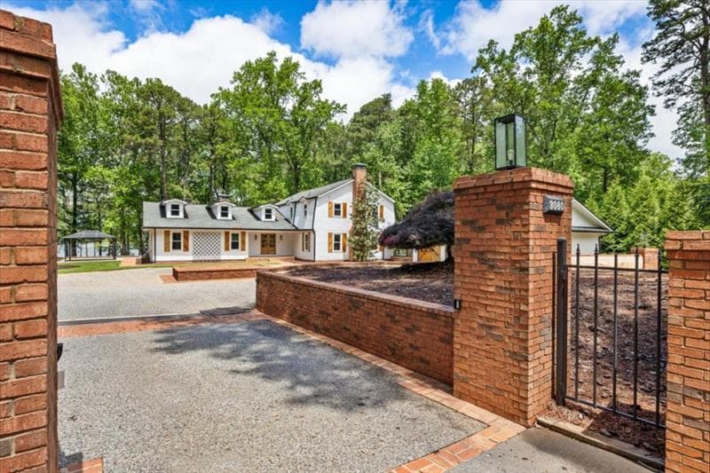 6 bedroom, 8 bathroom, 7,706 sq ft single family residence for sale at 3080 Dove Trail, Cumming, GA 30041 — photo 3