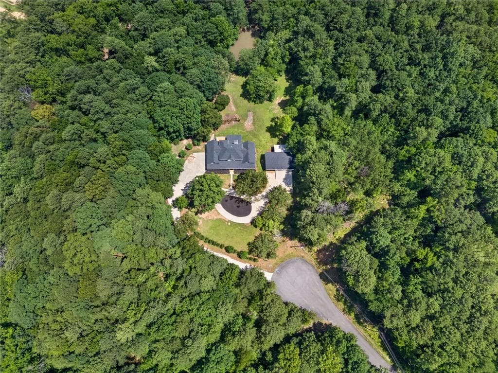 6 bedroom, 7 bathroom, 6,957 sq ft single family residence for sale at 5098 Gwendolyn Court, Acworth, GA 30101 — photo 7