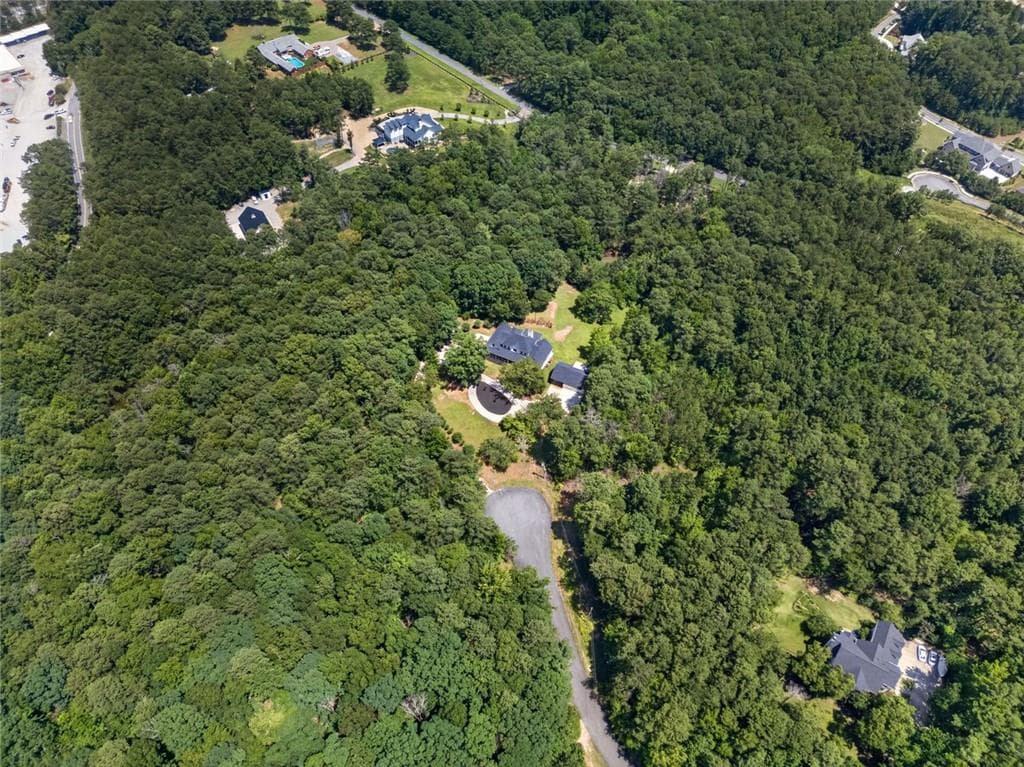 6 bedroom, 7 bathroom, 6,957 sq ft single family residence for sale at 5098 Gwendolyn Court, Acworth, GA 30101 — photo 8