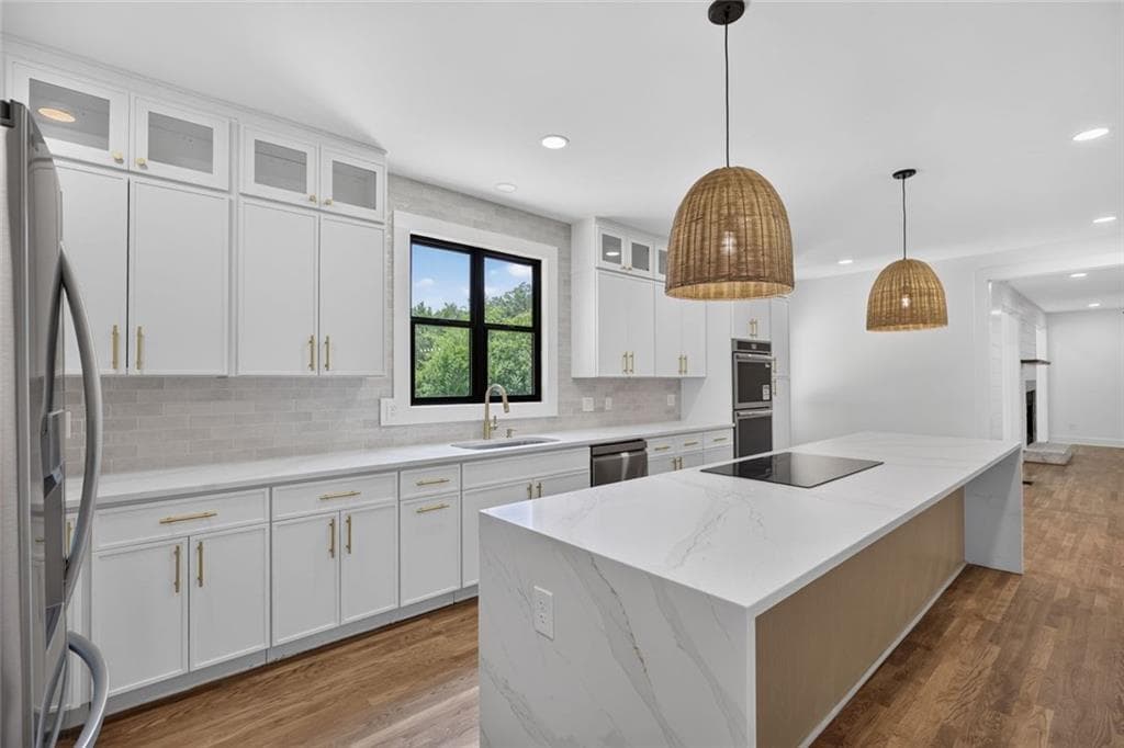 6 bedroom, 7 bathroom, 6,957 sq ft single family residence for sale at 5098 Gwendolyn Court, Acworth, GA 30101 — photo 4