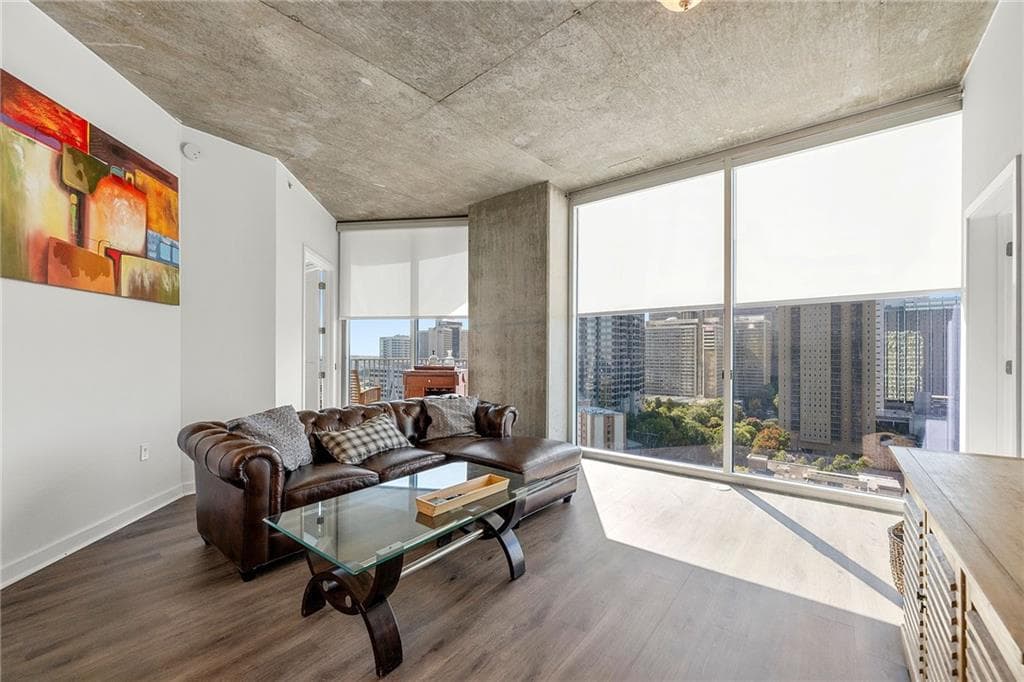 2 bedroom, 2 bathroom, 1,075 sq ft condominium for sale at 400 W Peachtree Street 2011, Atlanta, GA 30308 — photo 7