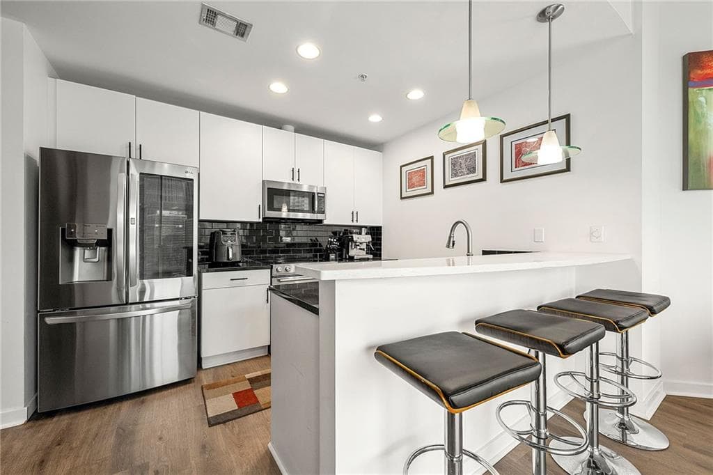 2 bedroom, 2 bathroom, 1,075 sq ft condominium for sale at 400 W Peachtree Street 2011, Atlanta, GA 30308 — photo 8