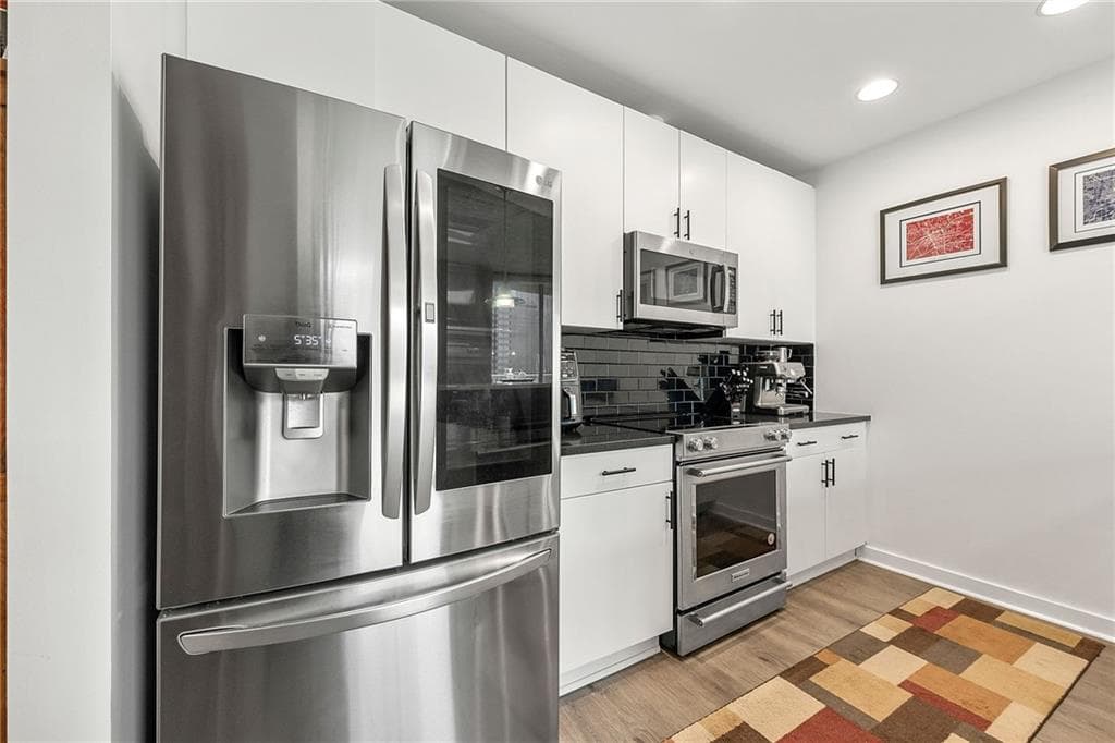2 bedroom, 2 bathroom, 1,075 sq ft condominium for sale at 400 W Peachtree Street 2011, Atlanta, GA 30308 — photo 9