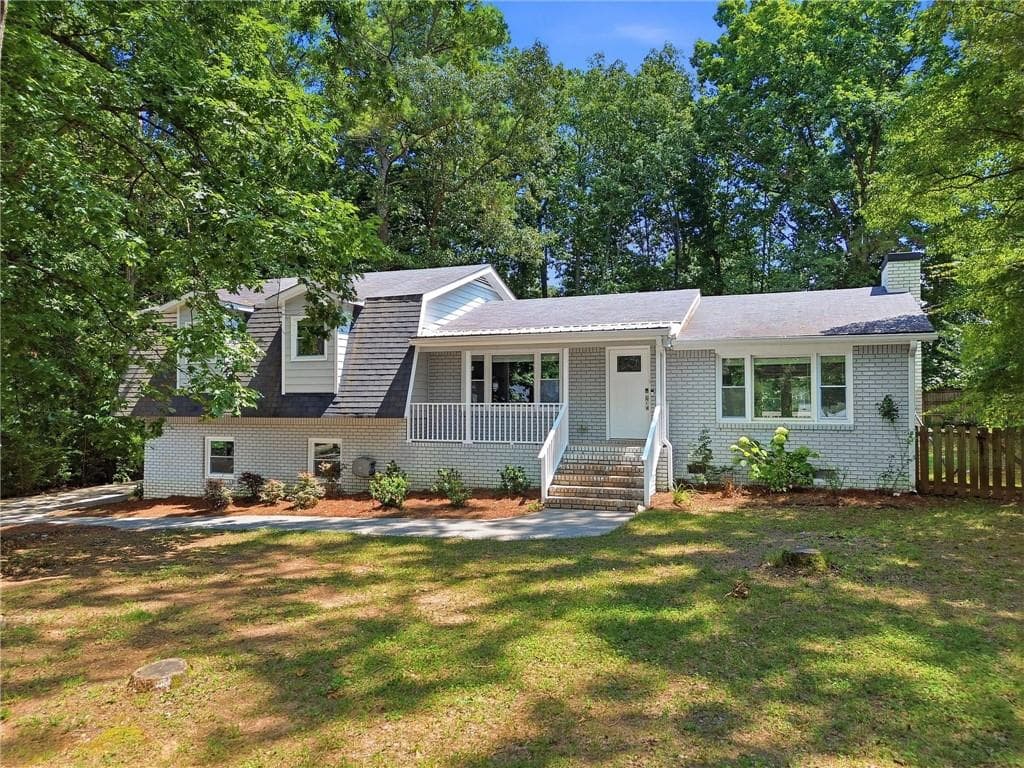 3 bedroom, 2 bathroom, 1,544 sq ft single family residence for sale at 173 Brookwood Drive, Canton, GA 30114 — photo 3
