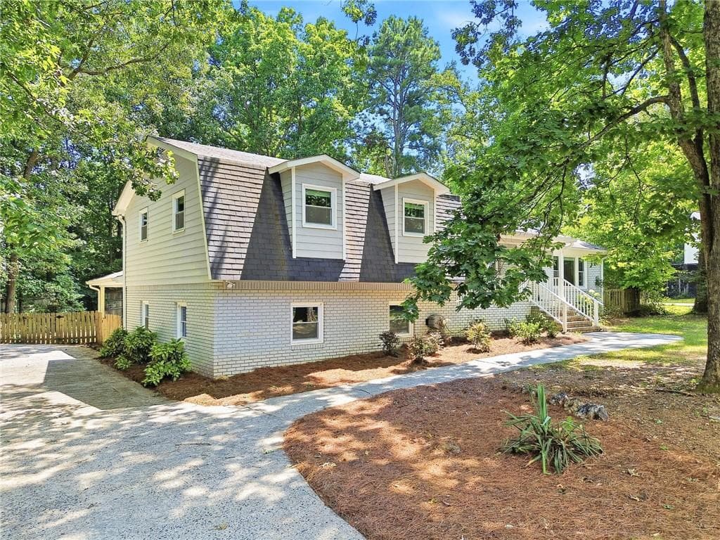 3 bedroom, 2 bathroom, 1,544 sq ft single family residence for sale at 173 Brookwood Drive, Canton, GA 30114 — photo 2