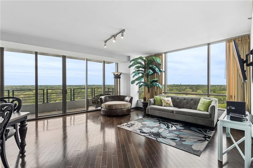 1 bedroom, 1 bathroom, 1,143 sq ft condominium for rent at 700 Park Regency Place 2002, Atlanta, GA 30326 for $3,250 a month — photo 1 of 37