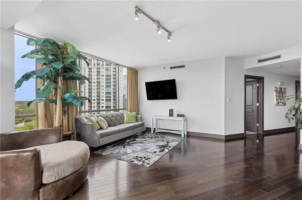1 bedroom, 1 bathroom, 1,143 sq ft condominium for rent at 700 Park Regency Place 2002, Atlanta, GA 30326 for $3,250 a month — photo 5