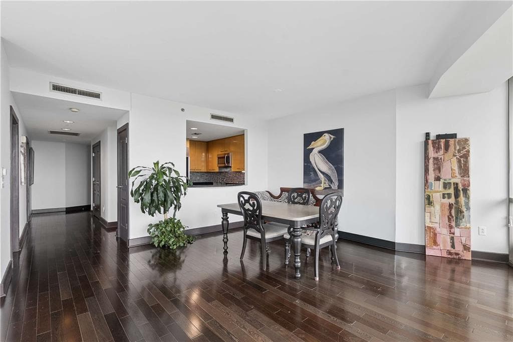 1 bedroom, 1 bathroom, 1,143 sq ft condominium for rent at 700 Park Regency Place 2002, Atlanta, GA 30326 for $3,250 a month — photo 7