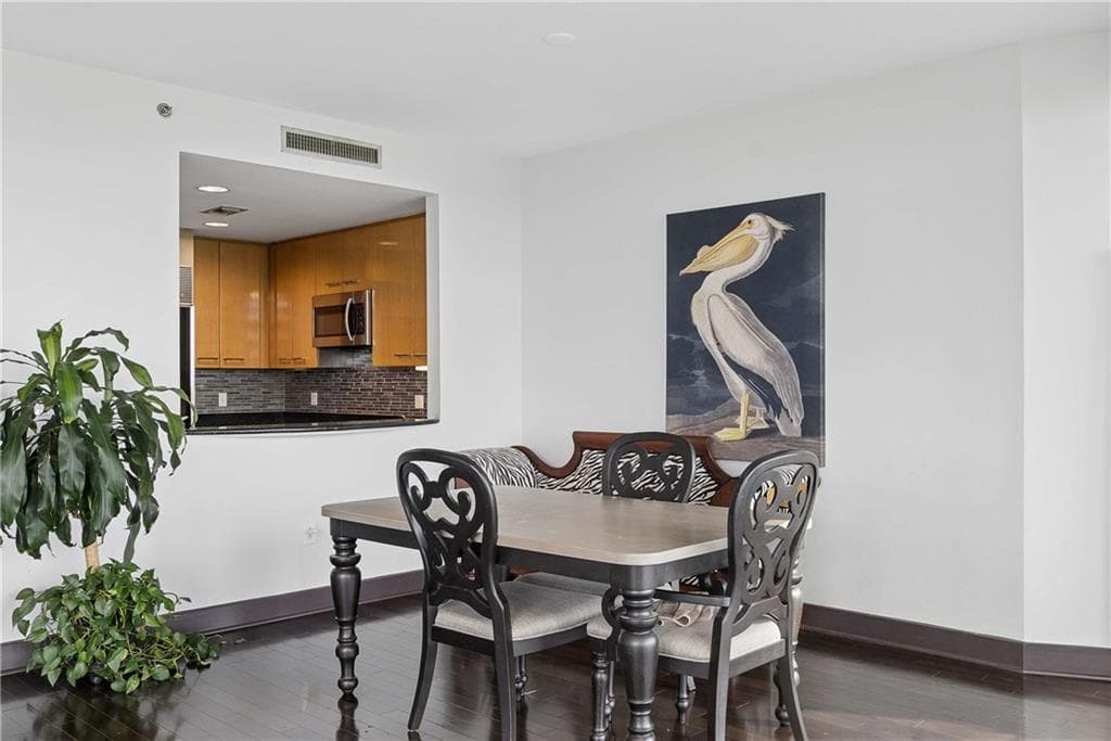 1 bedroom, 1 bathroom, 1,143 sq ft condominium for rent at 700 Park Regency Place 2002, Atlanta, GA 30326 for $3,250 a month — photo 10