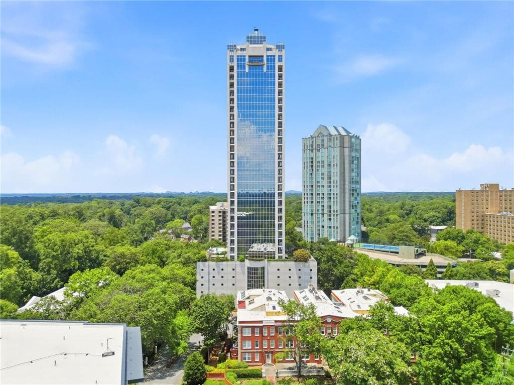 2 bedroom, 2 bathroom, 1,371 sq ft condominium under contract at 2828 Peachtree Road 801, Atlanta, GA 30305