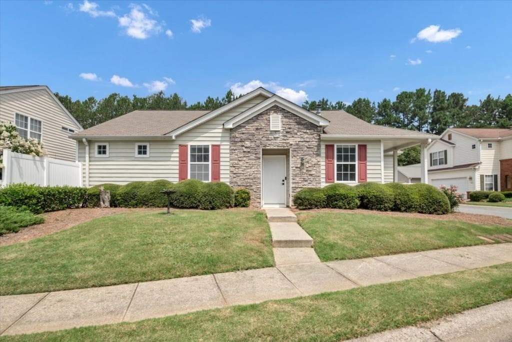 2 bedroom, 2 bathroom, 982 sq ft single family residence for sale at 141 Windcroft Circle, Acworth, GA 30101 — photo 1 of 31