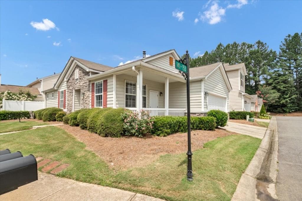 2 bedroom, 2 bathroom, 982 sq ft single family residence for sale at 141 Windcroft Circle, Acworth, GA 30101 — photo 2