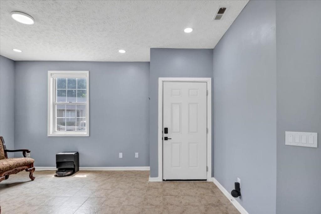 2 bedroom, 2 bathroom, 982 sq ft single family residence for sale at 141 Windcroft Circle, Acworth, GA 30101 — photo 3