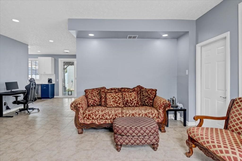 2 bedroom, 2 bathroom, 982 sq ft single family residence for sale at 141 Windcroft Circle, Acworth, GA 30101 — photo 5