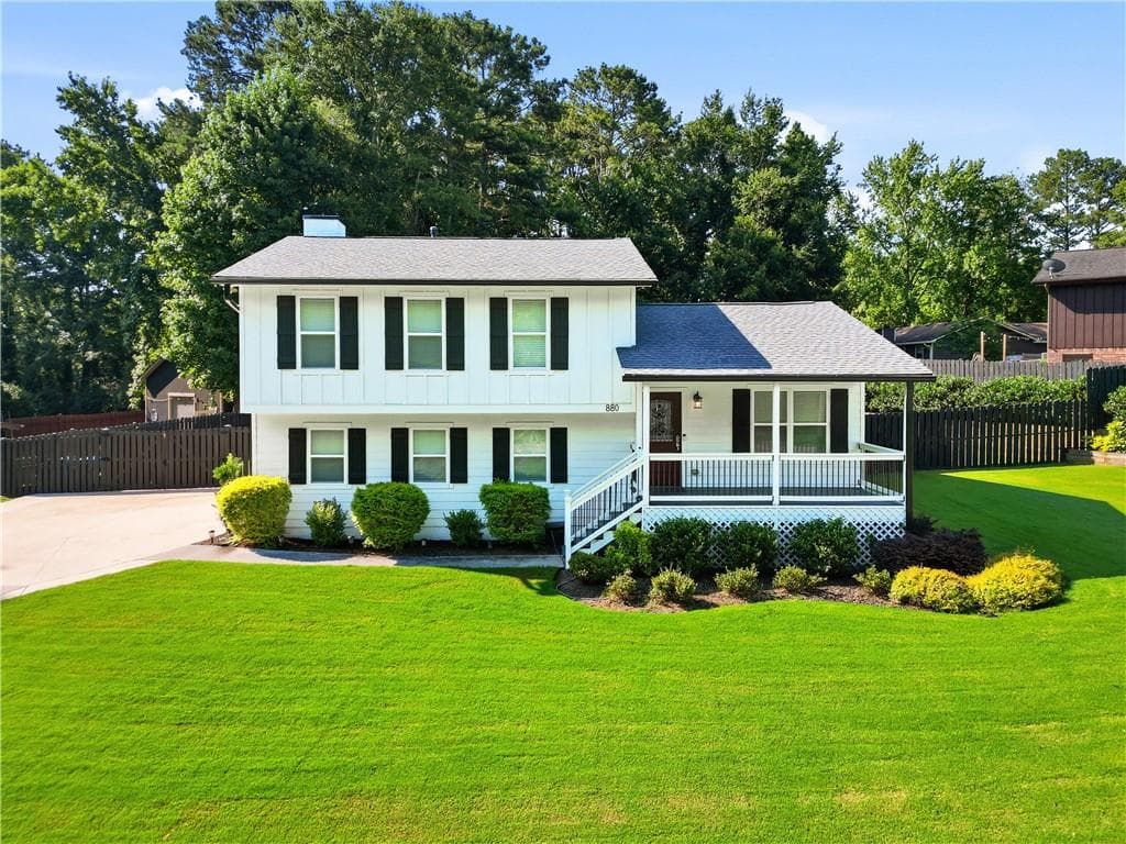3 bedroom, 3 bathroom, 1,832 sq ft single family residence for sale at 880 The Circle, Lawrenceville, GA 30043 — photo 1 of 30