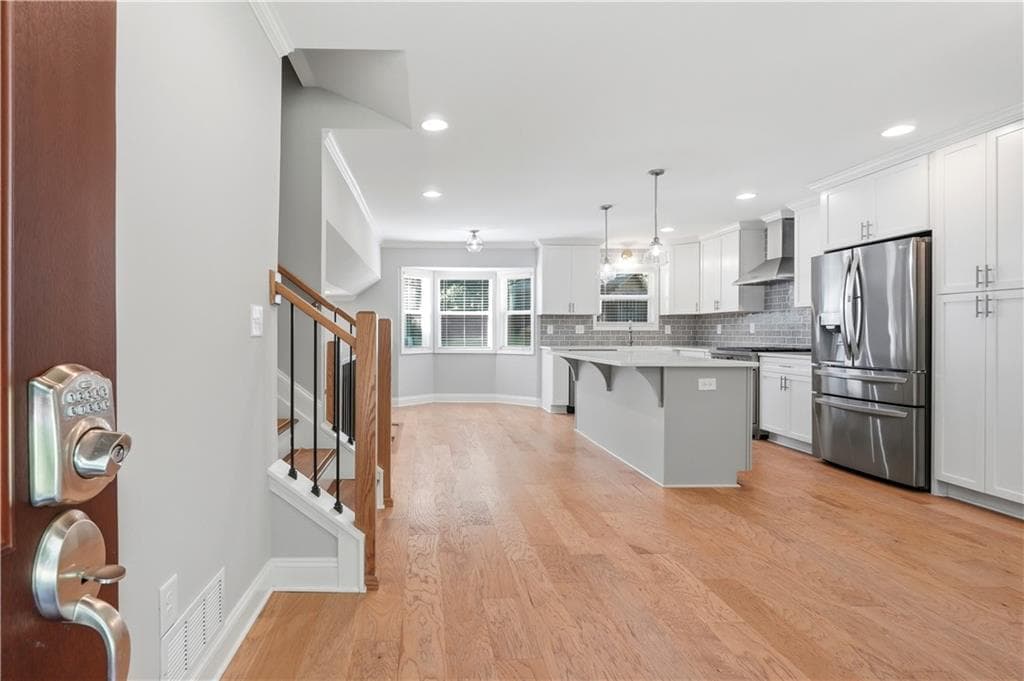 3 bedroom, 3 bathroom, 1,832 sq ft single family residence for sale at 880 The Circle, Lawrenceville, GA 30043 — photo 4