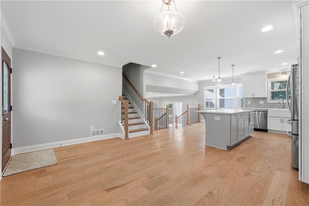3 bedroom, 3 bathroom, 1,832 sq ft single family residence for sale at 880 The Circle, Lawrenceville, GA 30043 — photo 6