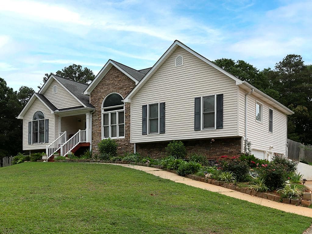3 bedroom, 2 bathroom, 3,612 sq ft single family residence for sale at 726 Morningside Drive, Hiram, GA 30141 — photo 2