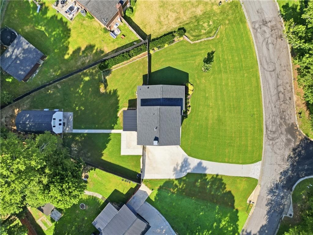 3 bedroom, 3 bathroom, 1,832 sq ft single family residence for sale at 880 The Circle, Lawrenceville, GA 30043 — photo 3