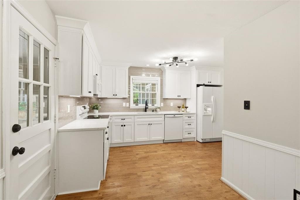 4 bedroom, 3 bathroom, 2,145 sq ft single family residence for rent at 435 Stonebridge Drive, Roswell, GA 30075 for $3,000 a month — photo 3