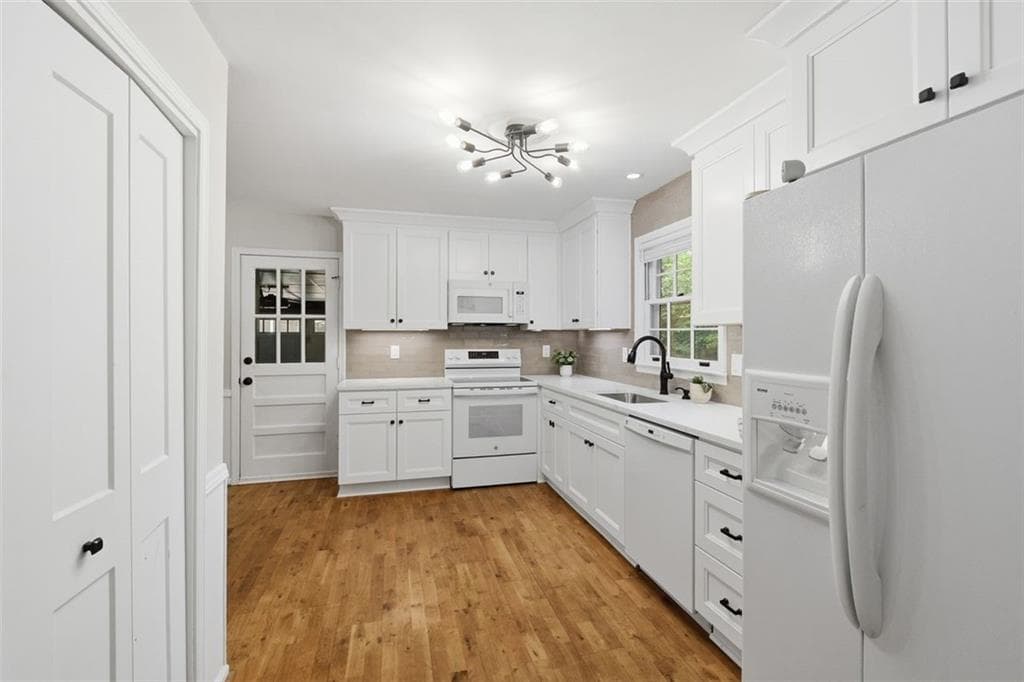 4 bedroom, 3 bathroom, 2,145 sq ft single family residence for rent at 435 Stonebridge Drive, Roswell, GA 30075 for $3,000 a month — photo 5