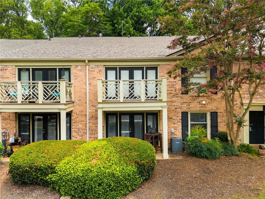 1 bedroom, 1 bathroom, 756 sq ft condominium for sale at 3650 Ashford Dunwoody Road 713, Atlanta, GA 30319 — photo 1 of 29