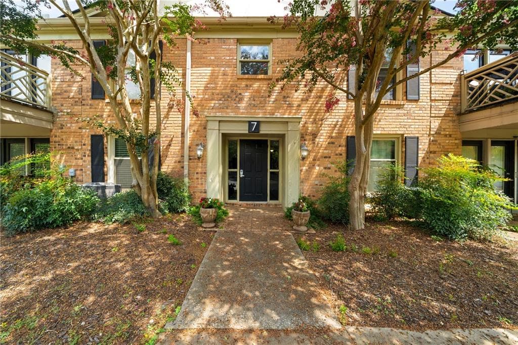 1 bedroom, 1 bathroom, 756 sq ft condominium for sale at 3650 Ashford Dunwoody Road 713, Atlanta, GA 30319 — photo 2