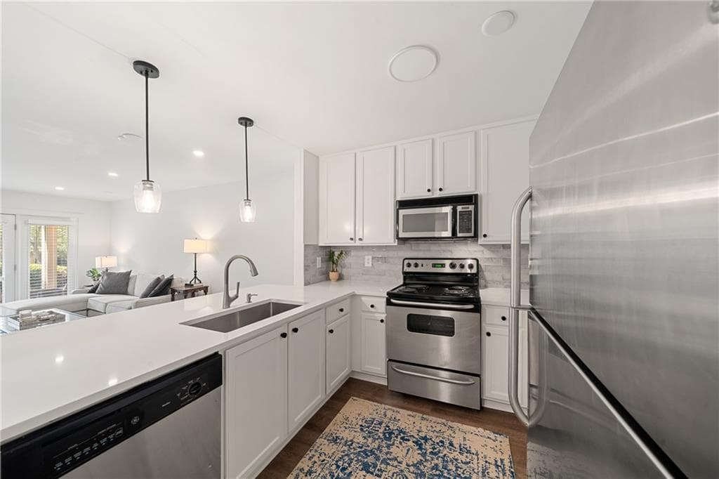 1 bedroom, 1 bathroom, 756 sq ft condominium for sale at 3650 Ashford Dunwoody Road 713, Atlanta, GA 30319 — photo 7