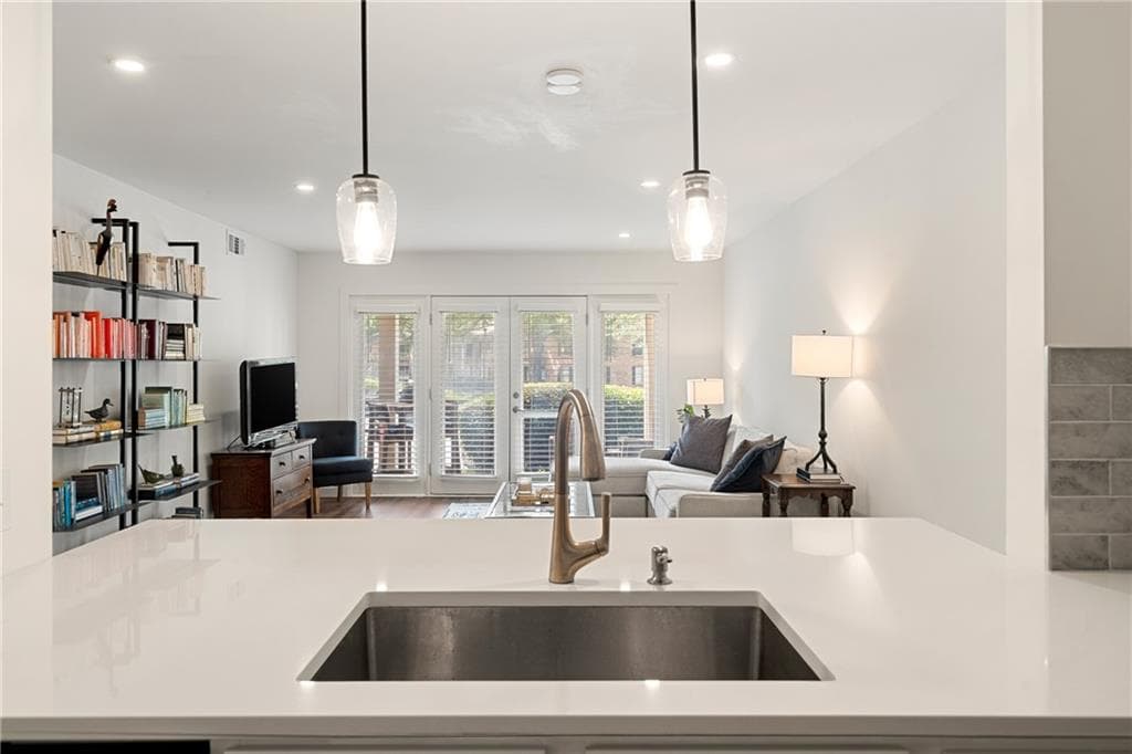 1 bedroom, 1 bathroom, 756 sq ft condominium for sale at 3650 Ashford Dunwoody Road 713, Atlanta, GA 30319 — photo 9