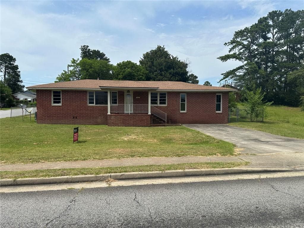 3 bedroom, 3 bathroom, 2,694 sq ft single family residence under contract at 1757 Anthony Road, Macon, GA 31204
