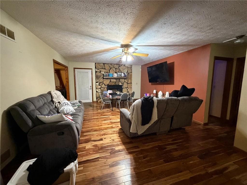 3 bedroom, 2 bathroom, 1,974 sq ft single family residence for sale at 30 Price Drive, Locust Grove, GA 30248 — photo 3