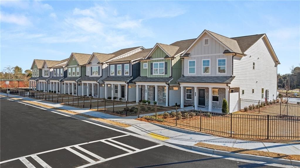3 bedroom, 3 bathroom, 2,002 sq ft townhouse for sale at 3261 Lake Carlton Road 24, Loganville, GA 30052 — photo 3