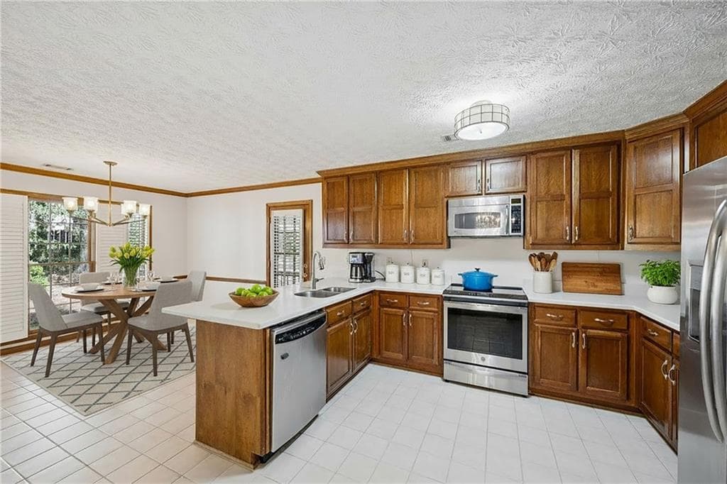 3 bedroom, 3 bathroom, 3,134 sq ft single family residence for sale at 145 Shelli Lane, Roswell, GA 30075 — photo 3