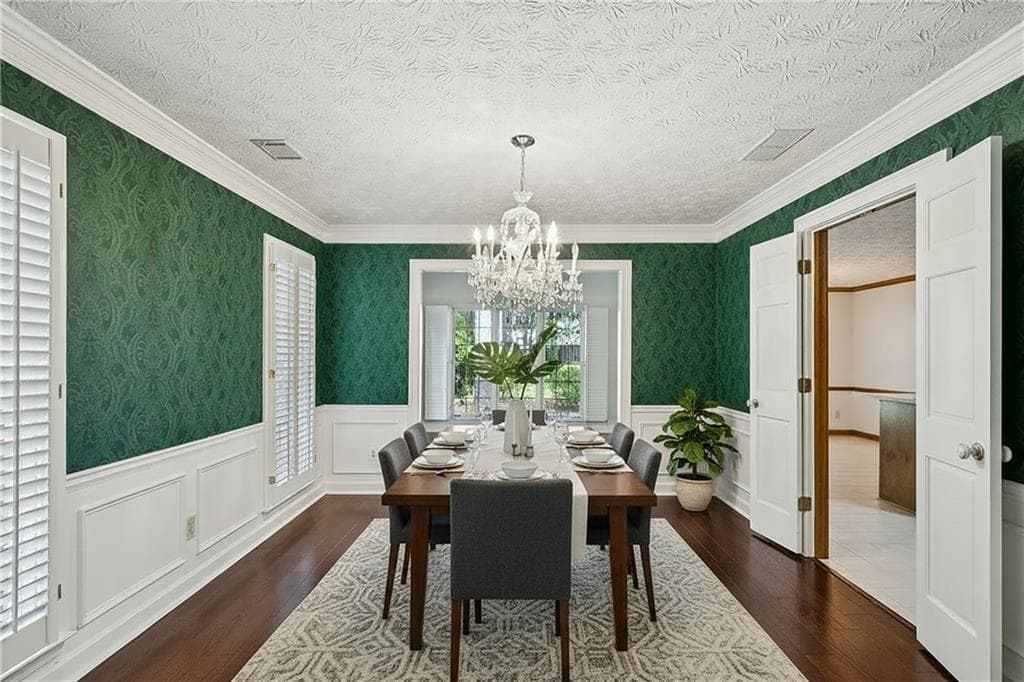 3 bedroom, 3 bathroom, 3,134 sq ft single family residence for sale at 145 Shelli Lane, Roswell, GA 30075 — photo 6