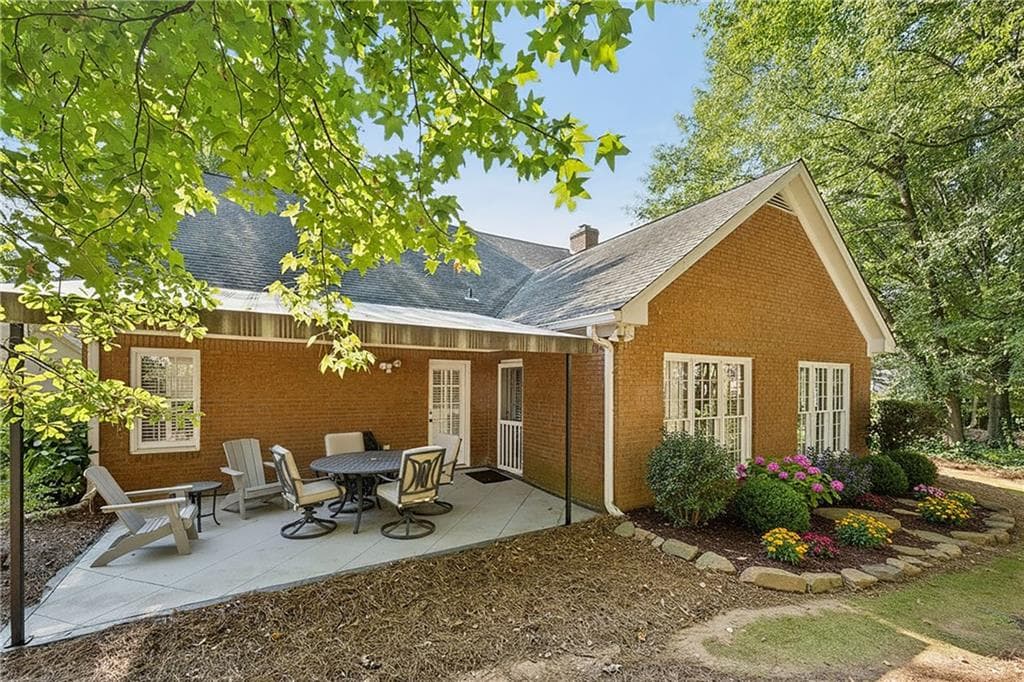 3 bedroom, 3 bathroom, 3,134 sq ft single family residence for sale at 145 Shelli Lane, Roswell, GA 30075 — photo 10