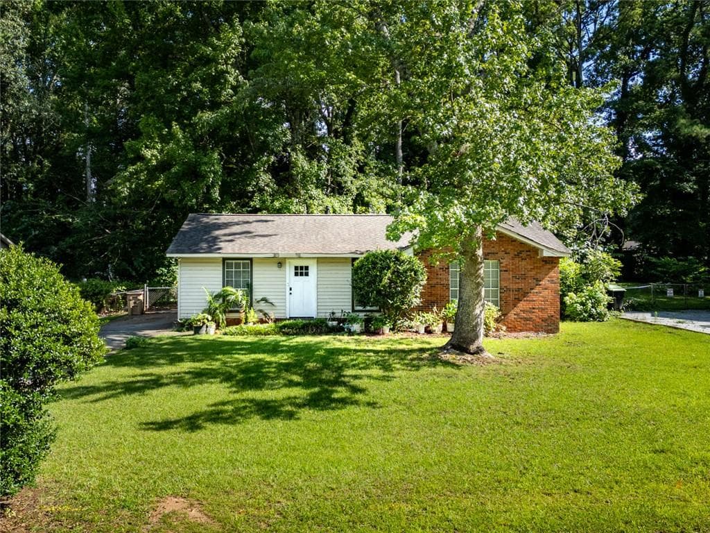 3 bedroom, 1 bathroom, 1,532 sq ft single family residence for sale at 103 Sedgefield Drive, Jonesboro, GA 30236 — photo 1 of 33