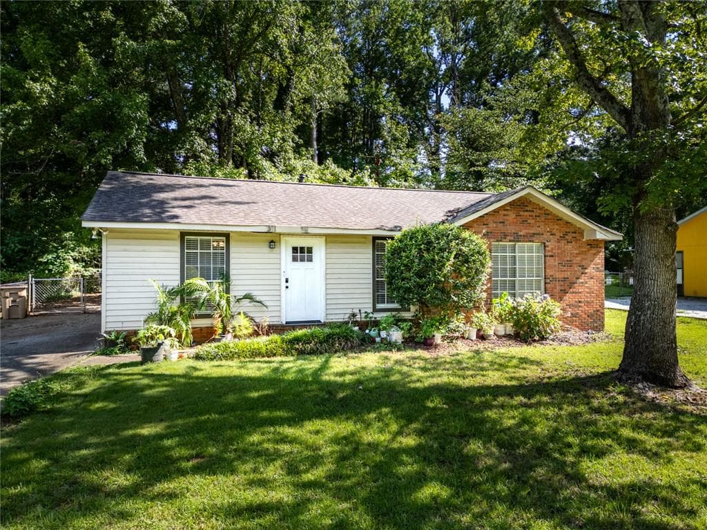 3 bedroom, 1 bathroom, 1,532 sq ft single family residence for sale at 103 Sedgefield Drive, Jonesboro, GA 30236 — photo 2