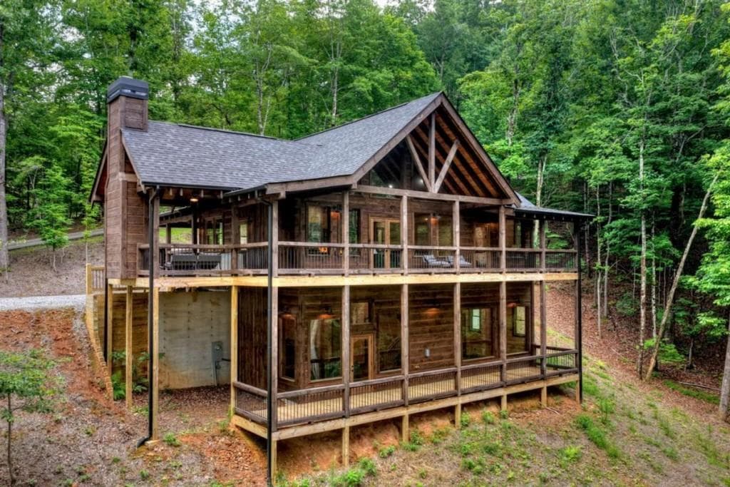 3 bedroom, 3 bathroom, 2,240 sq ft single family residence for sale at 120 Green Ridge Road, Blue Ridge, GA 30513 — photo 1 of 44