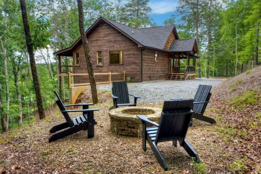 3 bedroom, 3 bathroom, 2,240 sq ft single family residence for sale at 120 Green Ridge Road, Blue Ridge, GA 30513 — photo 3